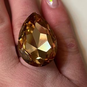 NWT womens unique pear shaped ring